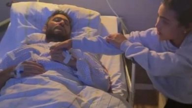 صورة تامر حسني يجري جراحة دقيقة بالكلي في المانيا