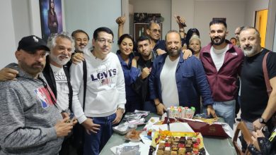 صورة المنتج محروس المصري يحتفل مع اسرة السرايا الصفرا ببداية العمل