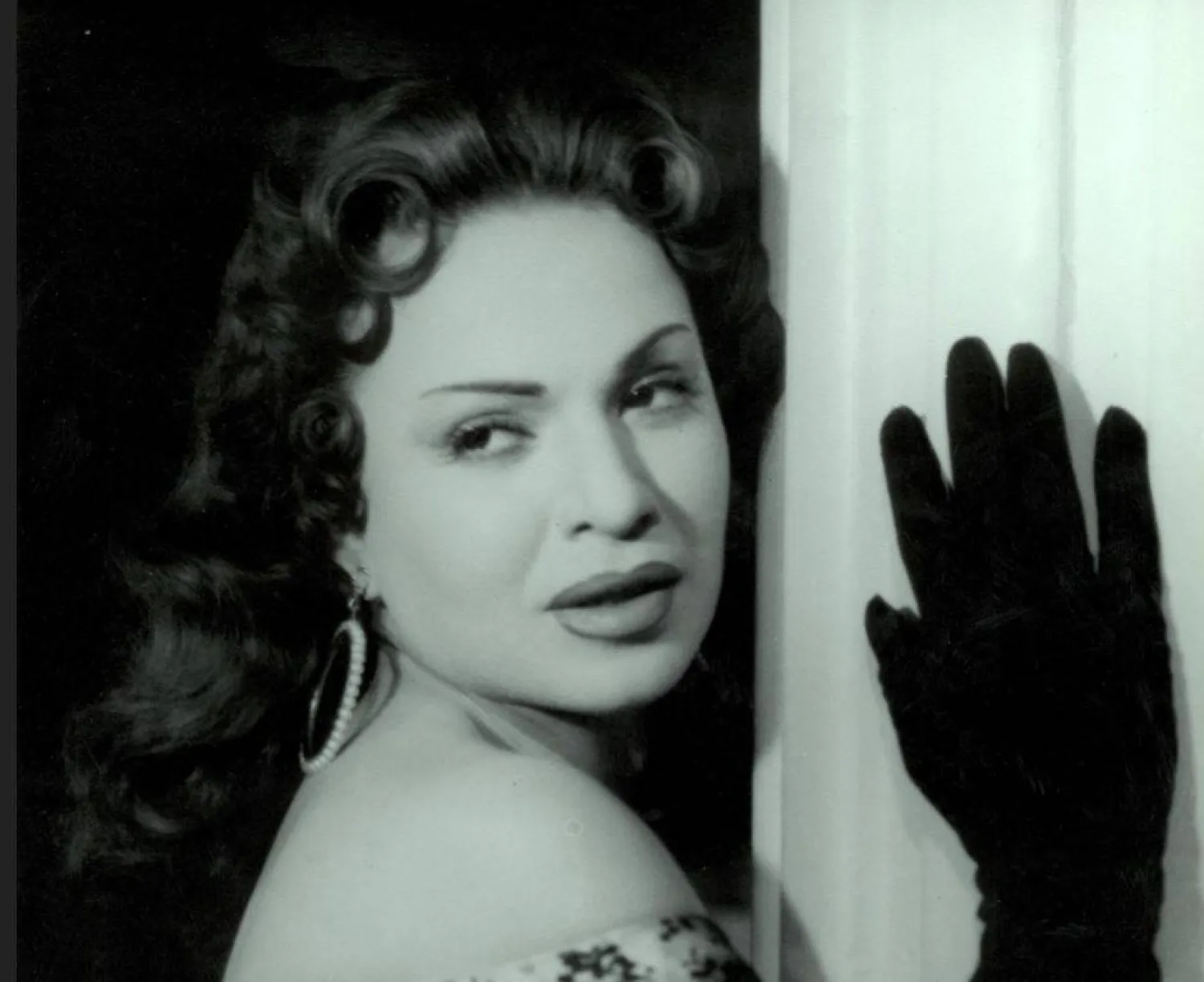 بيان صحفي وتحذير قانوني صادر من مكتب المتحدون للمحاماة والاستشارات القانونية نيابة عن ورثة الفنانة هند رستم بشأن حماية حقوق الملكية الفكرية والأدبية التي تخصها