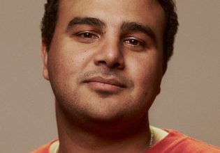 صورة احمد رضوان في عرض وطلب والنص في رمضان