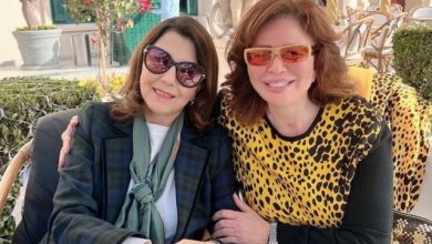 صورة إلهام شاهين تحتفي بالفنانة ماجدة الرومي وغداء علي النيل