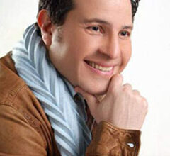 صورة الفنان الكبير هاني شاكر وحقيقة حالته الصحية ودعوات واسعة بالشفاء