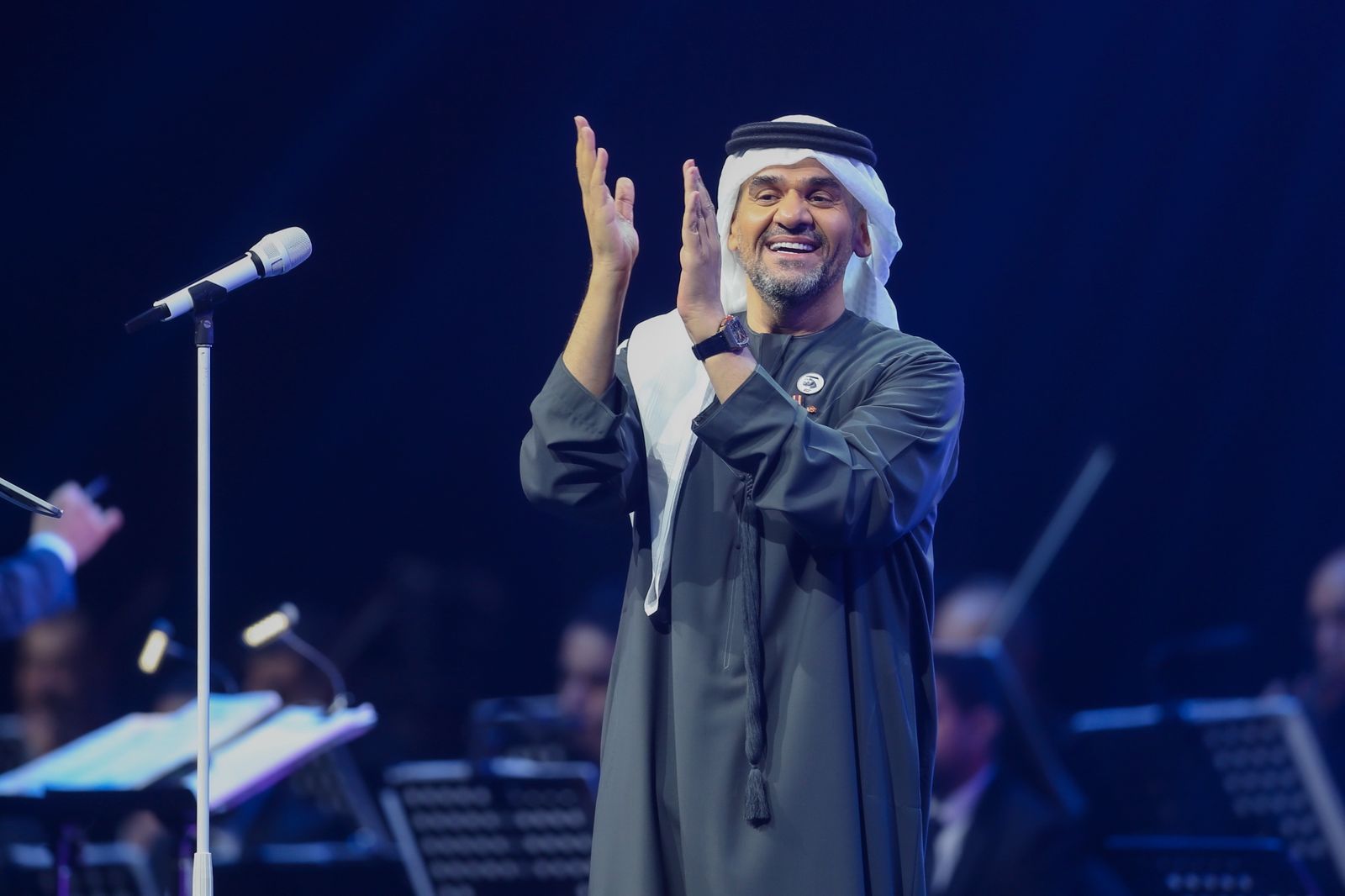 حسين الجسمي يبهج ليالي العيد في أبوظبي بحفل جماهيري كامل العدد