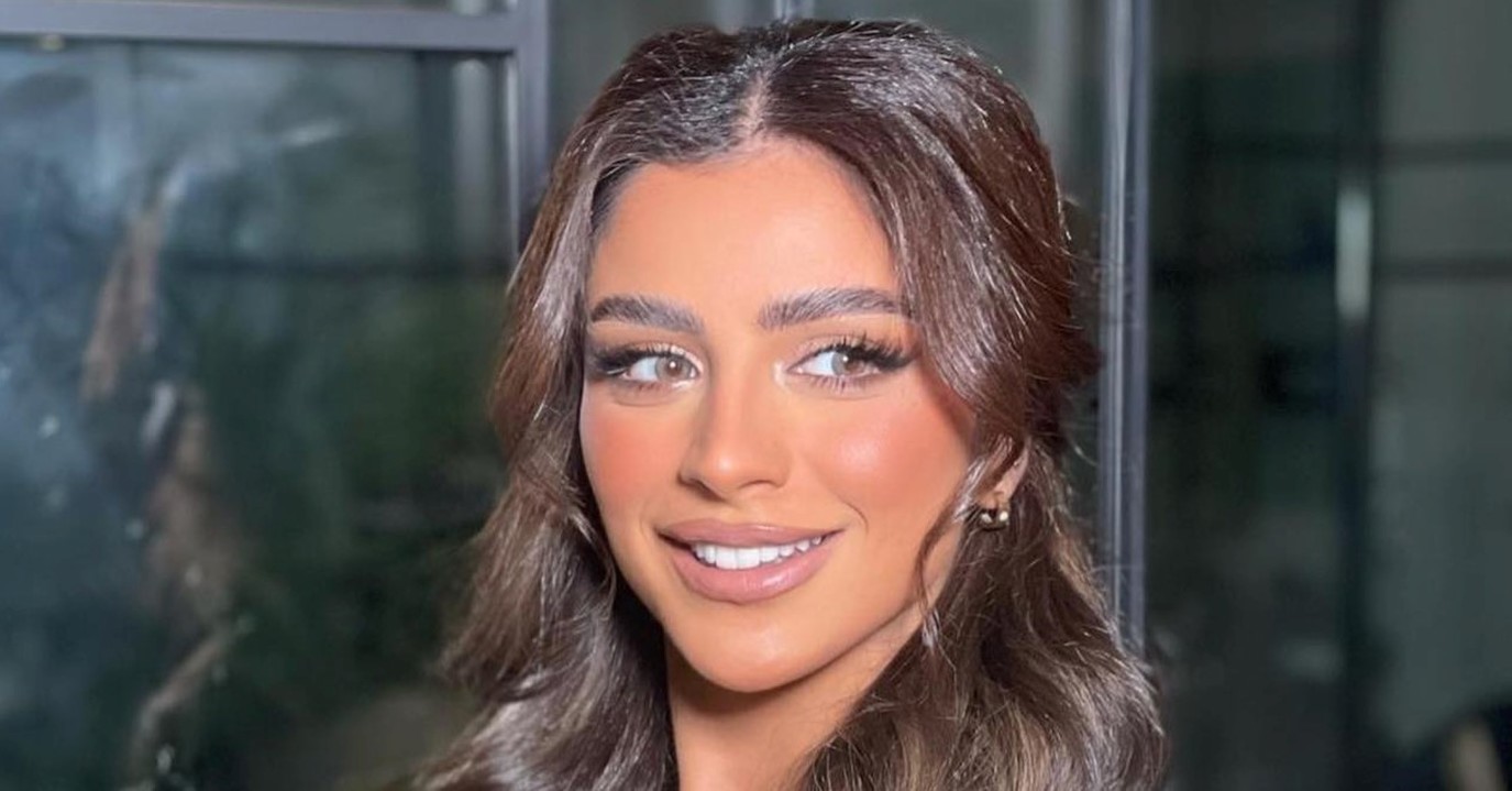 نور محمود تثبت حضورها القوي بين نجمات الجيل في اللون الازرق