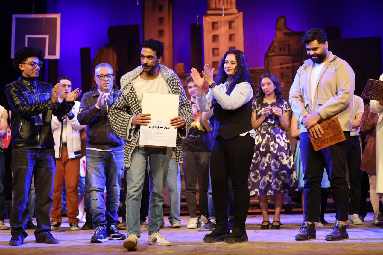 بالصور.. الحلم الأمريكي يضيع في الحي الغربي بمهرجان المسرح العالمي41 بالقاهرة