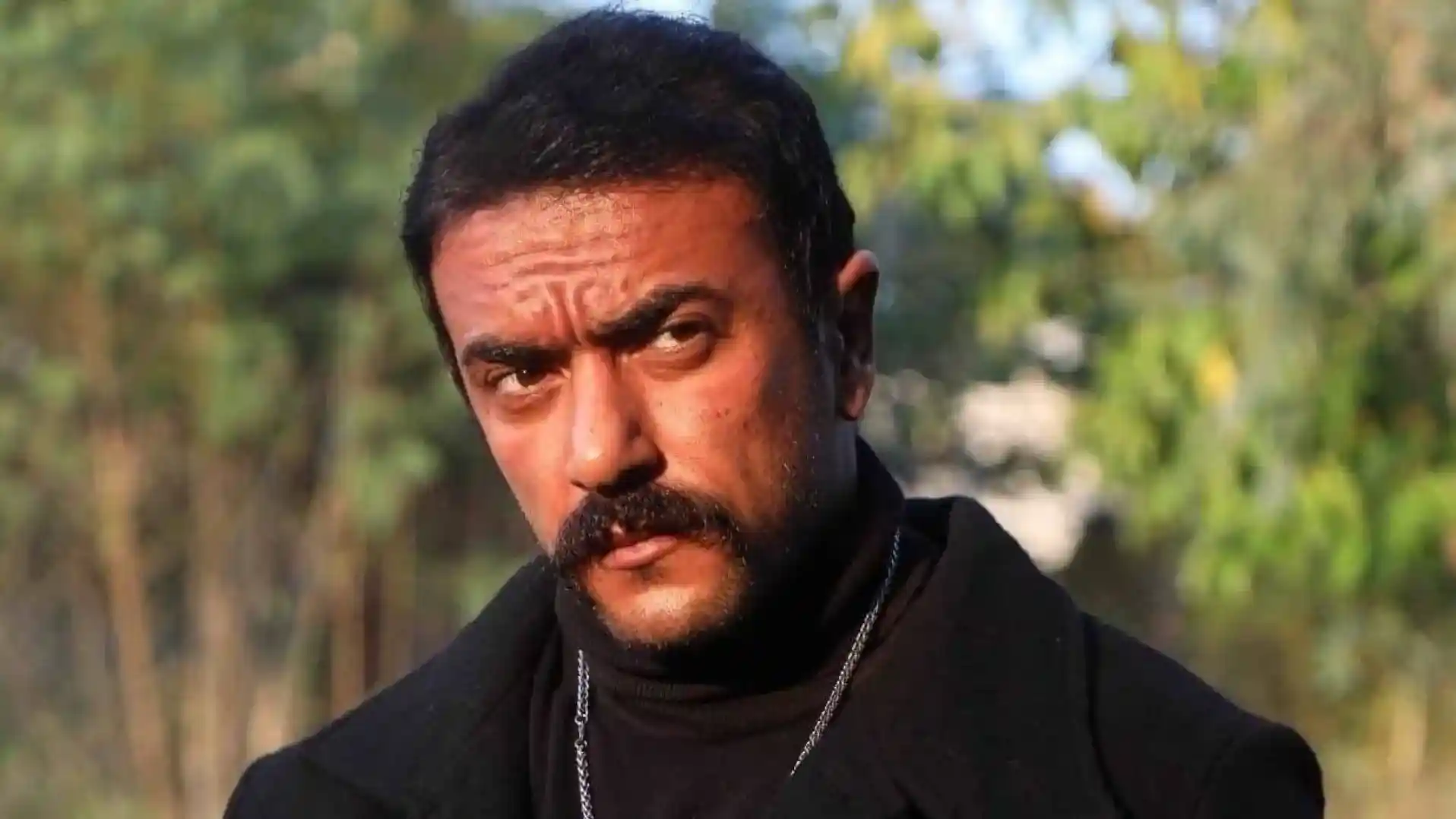 احمد العوضي يواصل حضوره القوي في الدراما بعد علي كلاي.. الأستاذ