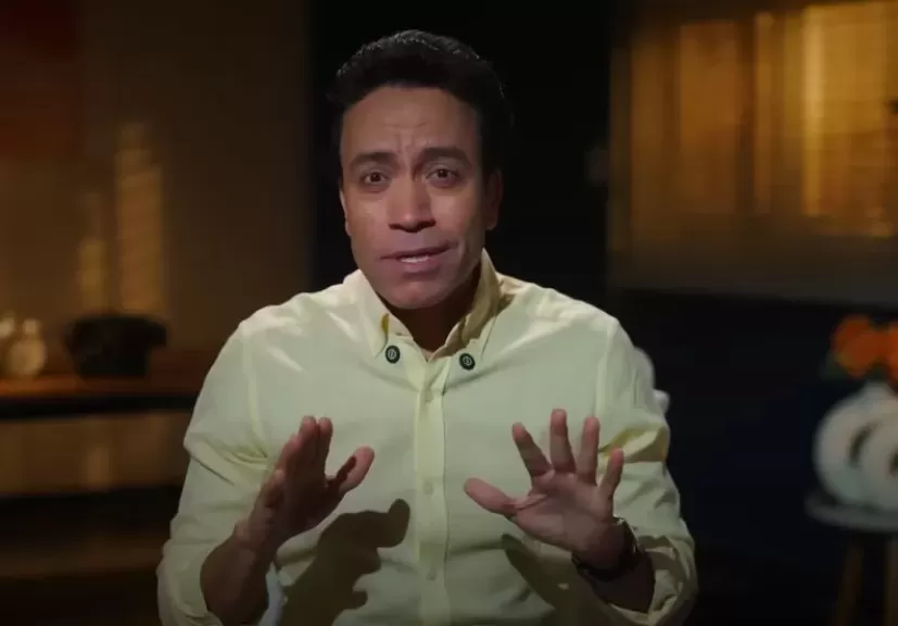 نجم الكوميديا سامح حسين يدخل العنايه المركزه وزوجته تكشف التفاصيل
