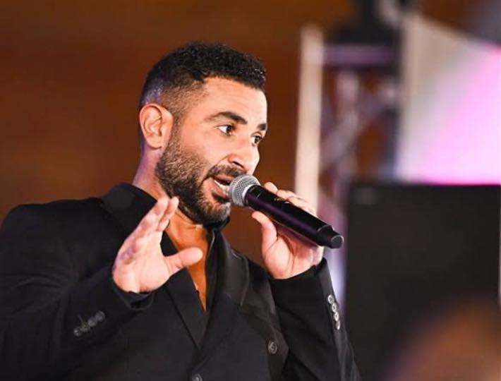 احمد سعد يطوي صفحة الجدل ويقص شعره وذقنه ويعتذر علي الهواء مباشرة