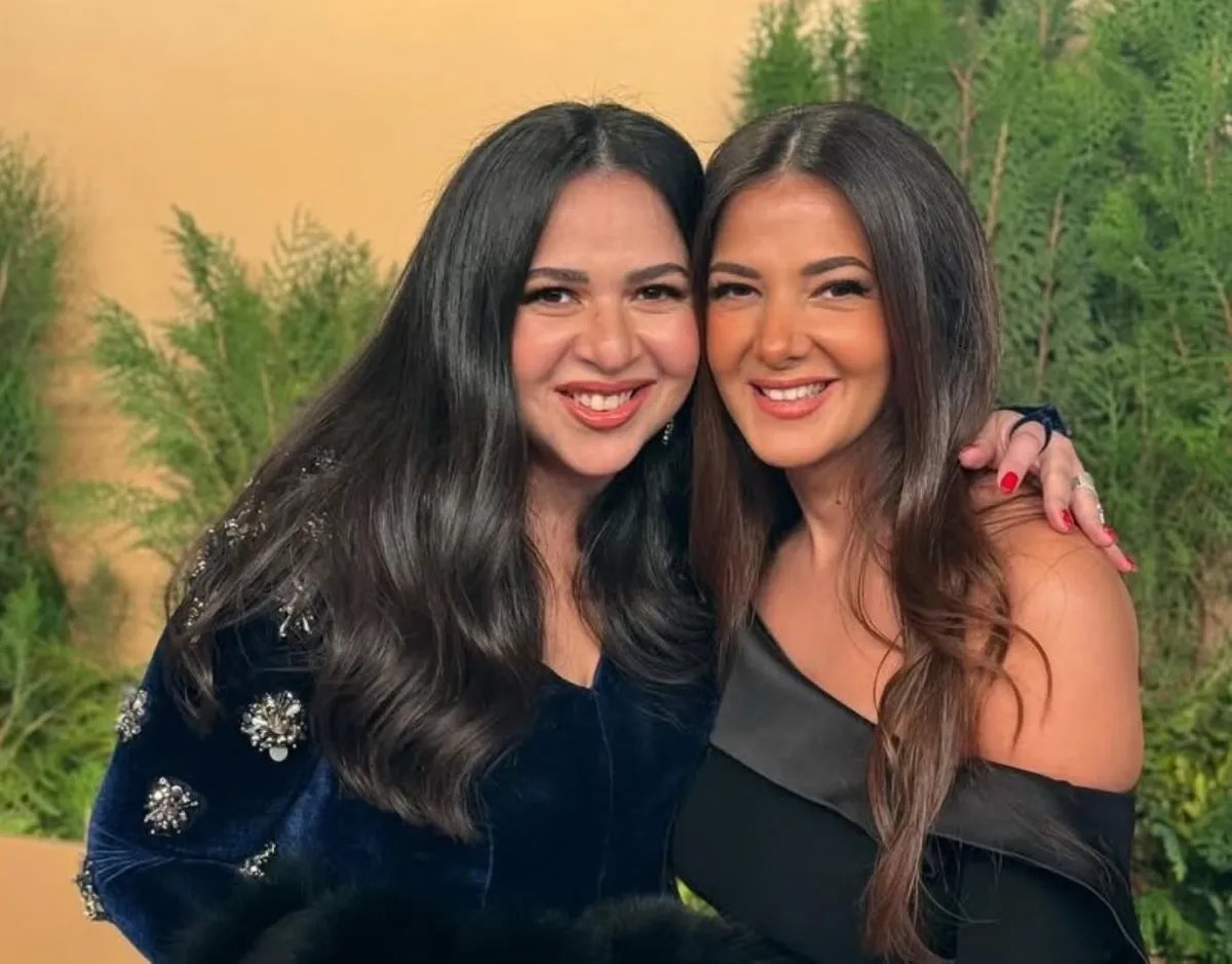 دنيا سمير غانم وشقيقتها إيمي علي خشبة المسرح قريبا