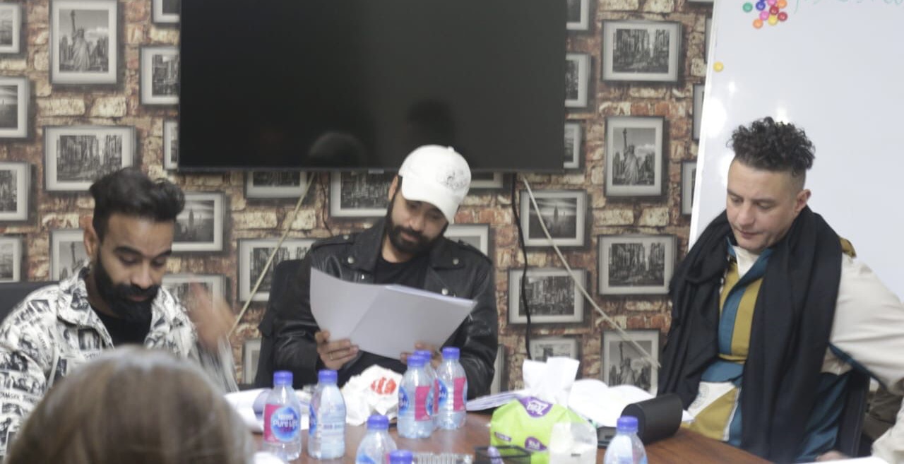 أحمد الفيشاوى وأبطال ” عودة طاقية الإخفا ” فى أول بروفة ترابيزة