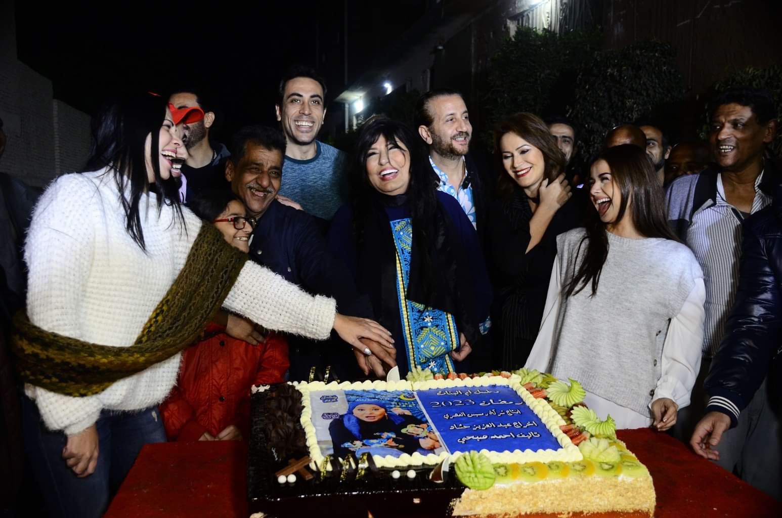 اسرة مسلسل «ام البنات» تحتفل بانطلاق التصوير