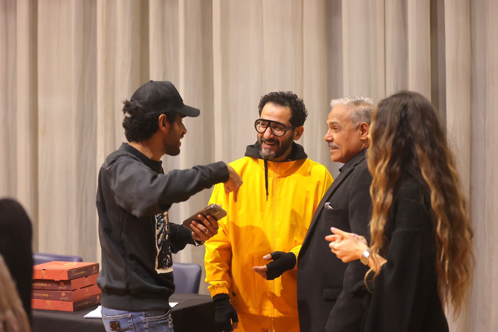 بالصور .. احمد حلمى وصناع العمل المسرحي “ميمو” يواصلون البروفات وجلسات العمل مكثفة بحضور الزاهد والمرغنى ورزق ورضوان