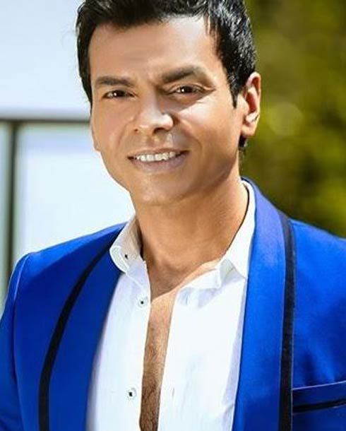 محمد محيي يعود للغناء بعد 6 سنوات غياب ويقدم 10 اغنيات جديده