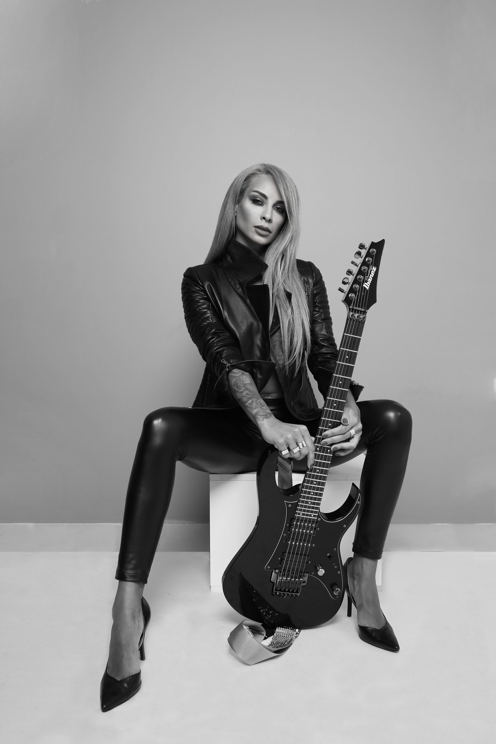 اللبنانية جوي زهار تطرح مقطوعتها الموسيقية الجديدة RAW