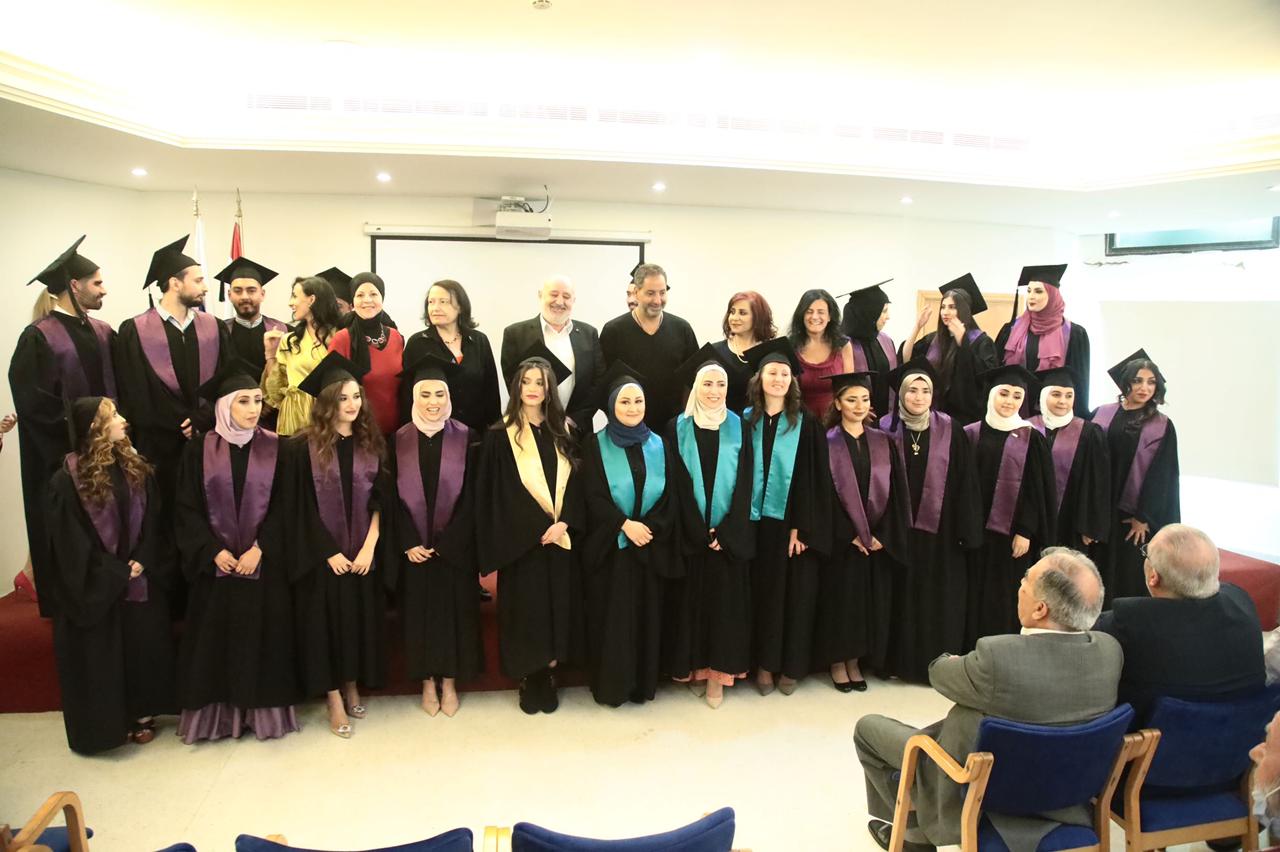 جامعة المدينة تحتفل بتخريج دفعة جديدة من طلابها ..